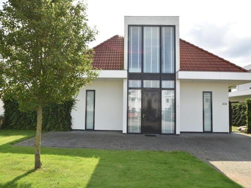 Zeewolde House | Holiday Home in Harderwijk near Serene Lake