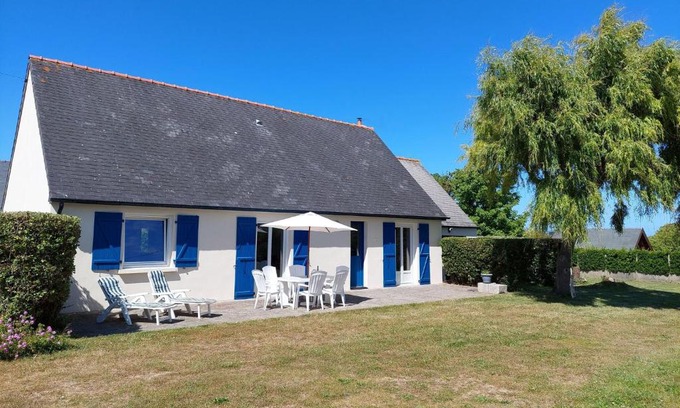 Santec House | Holiday Home in Santec near Dossen Beach