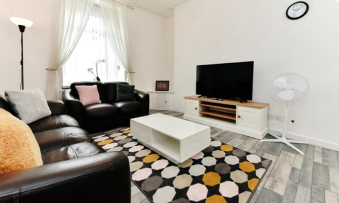 St. Thomas House | Holiday Home In Swansea City Center