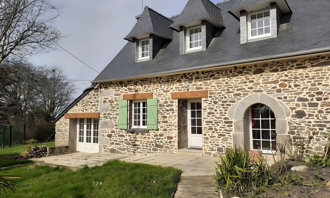 Poullaouen House | Holiday Home 'Kergoulas' with Private Terrace, Private Garden and Wi-Fi
