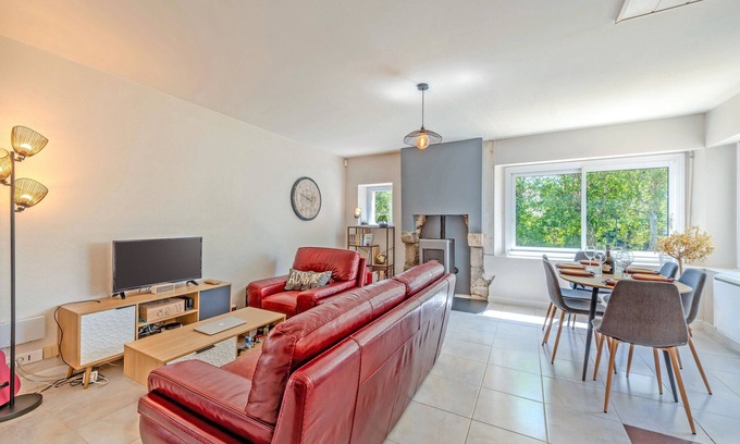 Morlaix House | Holiday Home 'La Maison De Kerscovie' with Private Terrace, Private Garden and Wi-Fi