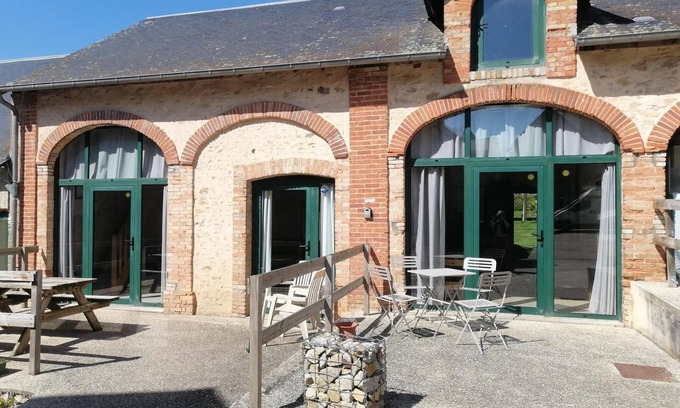 Fye House | Holiday Home 'La Maisonnette Du Meslay' with Private Terrace, Shared Garden and Wi-Fi