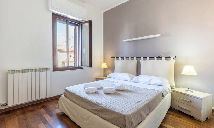 Sud-Ovest House | Holiday Home 'La Terrazza' with Private Terrace, Wi-Fi and Air Conditioning