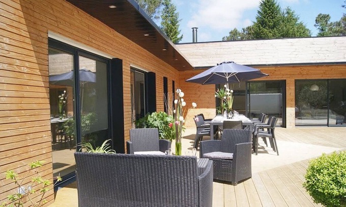 Sizun House | Holiday Home 'La Villa Des Légendes' with Private Terrace, Private Garden and Wi-Fi