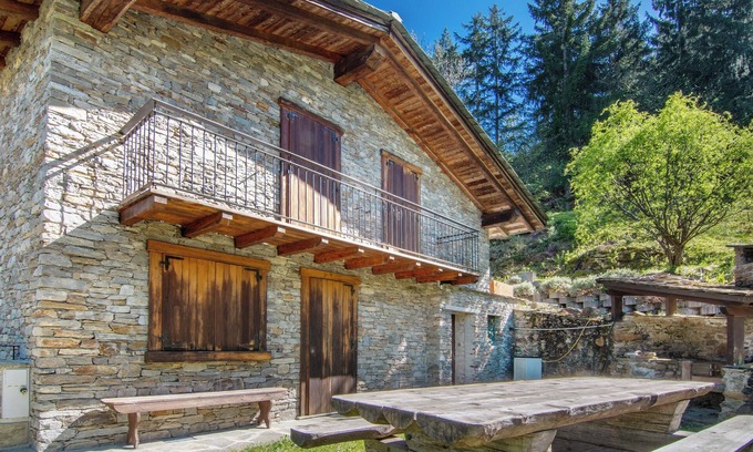 Cosio Valtellino House | Holiday Home 'Lake and Mountain Holiday' with Mountain View, Private Garden and Wi-Fi