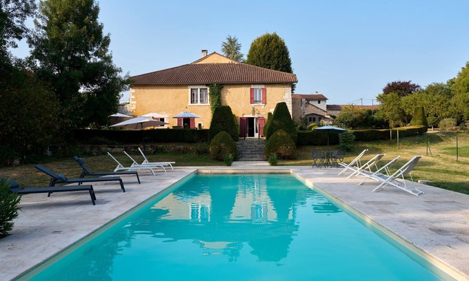 Chapdeuil House | Holiday Home – Large Bastide in Chapdeuil, Heated Pool & Comfort for 16 Guests
