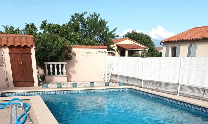 Le Boulou House | Holiday Home 'Lo Naret' with Private Pool, Wi-Fi and Air Conditioning