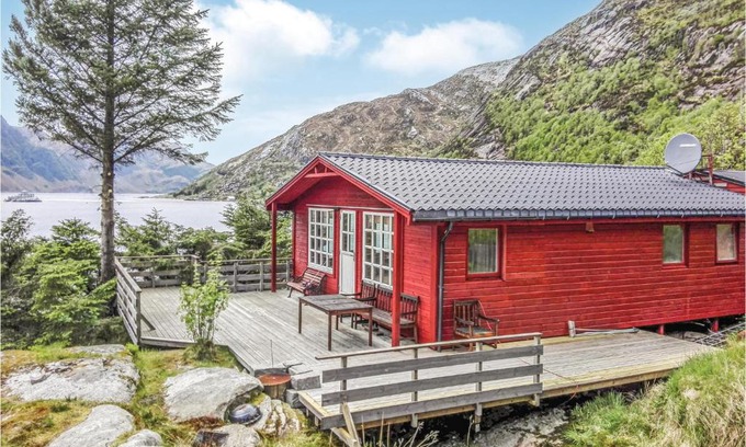 Vagsoy House | Holiday Home Måløy Husevåg