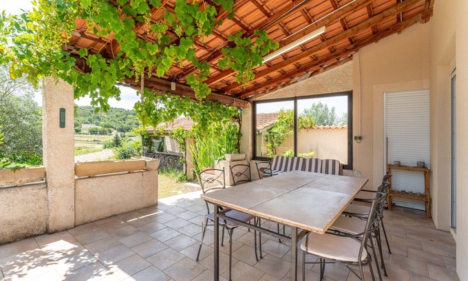Faucon House | Holiday Home 'Maison Avec Vue Sur Le Ventoux' with Mountain View, Terrace and Wi-Fi
