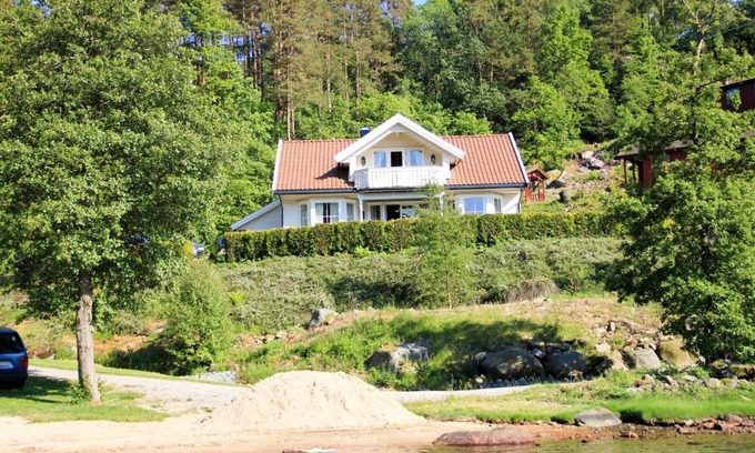 Lyngdal House | Holiday Home Naudøyna by Interhome