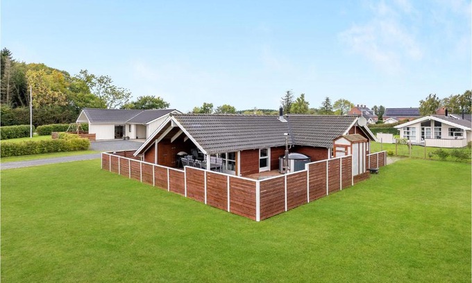Pøt Strandby House | Holiday Home Pøt Strandby Juelsminde Ds Ii