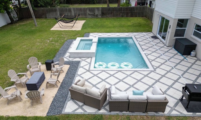 Cocoa Beach House | Holiday Home: Saltwater Pool & Spa, Steps to Sand, King Beds