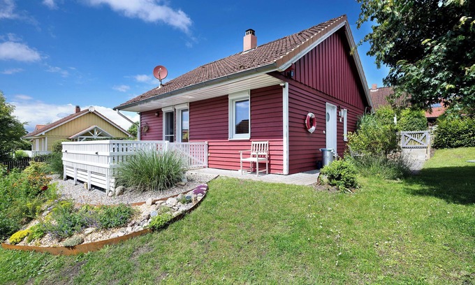 Monchneversdorf House | Holiday Home "Seestern Ostsee" with Private Terraces, Private Garden & Wi-Fi