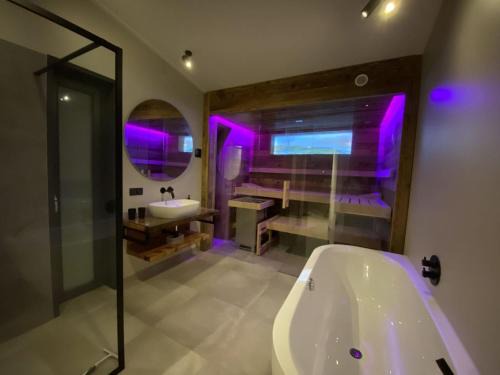 Nieuwvliet Resort | Holiday Home Seascape Wellness Nieuwvliet-Bad by Interhome