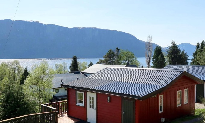 Hyllestad House | Holiday Home Solbris by Interhome