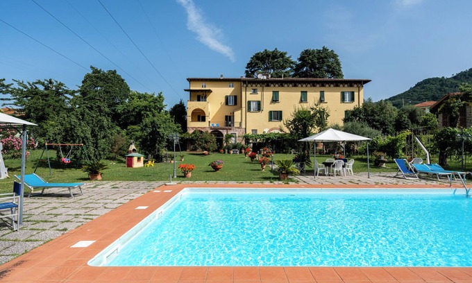 Nozanno House | Holiday Home "Tenuta Il Ponte - Dama" with Shared Pool, Private Garden & Wi-Fi
