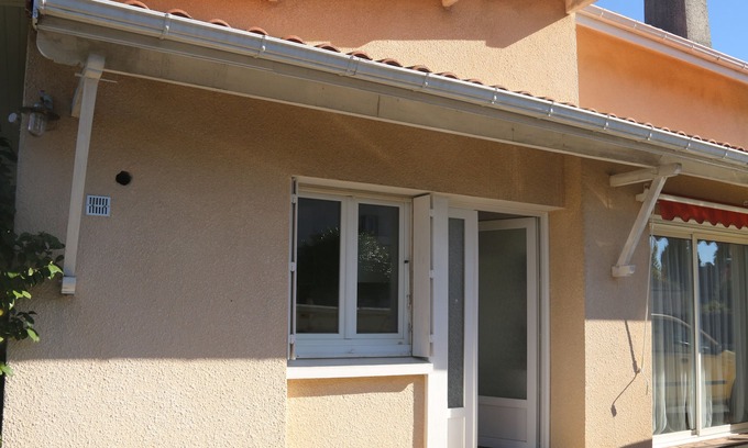 Ibos House | Holiday Home 'Villa Du Pouey' with Private Terrace, Private Garden and Wi-Fi