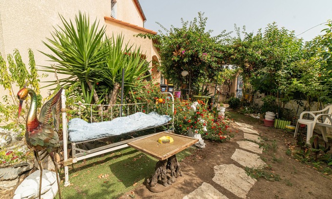 Rivesaltes House | Holiday Home 'Villa Marie Carmen' with Shared Garden, Wi-Fi and Air Conditioning