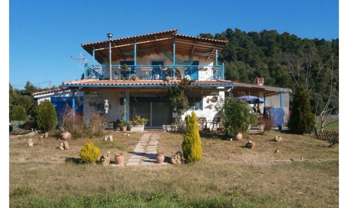 Lepreo House | Holiday Home 'Villa Tatiana Elaia Kyparissia' with Garden & Wi-Fi