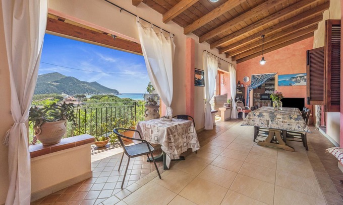 Solanas House | Holiday Home 'Villetta Degli Oleandri' with Sea View, Private Terrace and Air Conditioning