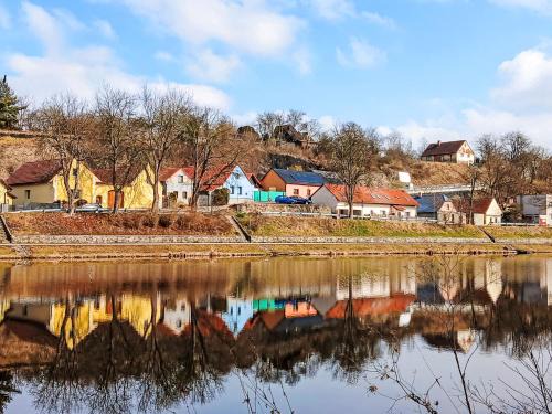 Tyn nad Vltavou House | Holiday Home Vltava by Interhome