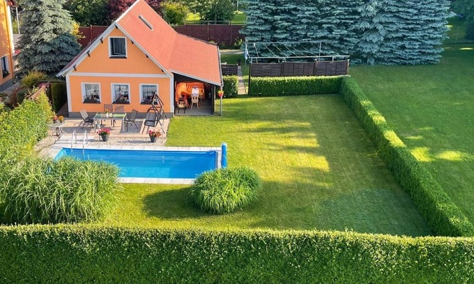 Lenkersdorf House | Holiday home with pool