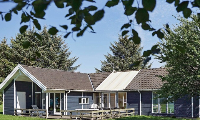 Oster Somarken House | Holiday Home with Sauna by Beach