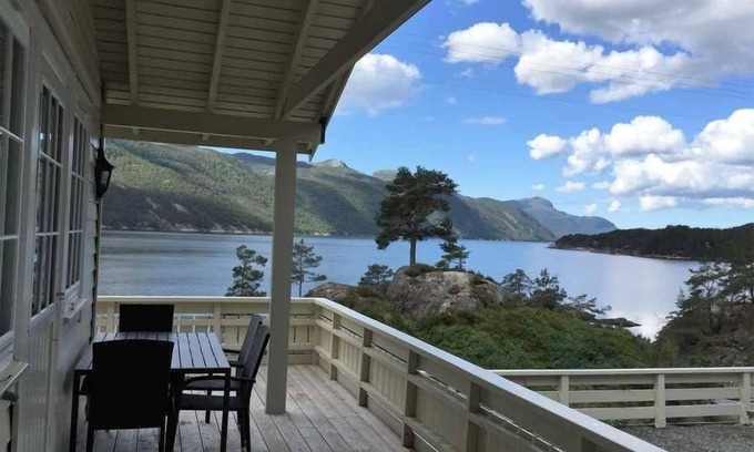 Suldal House | Holiday home with view on the water