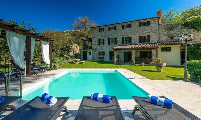 Buzet House | Holiday house Buzet for 1 - 8 persons with 4 bedrooms - Row house