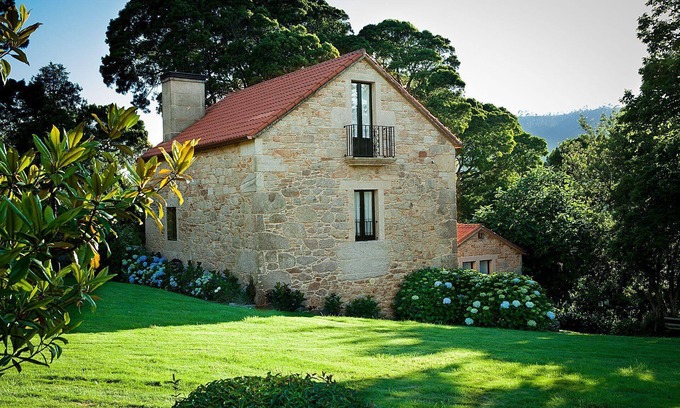 Laxe House | Holiday house Laxe for 1 - 6 persons with 3 bedrooms - Holiday home