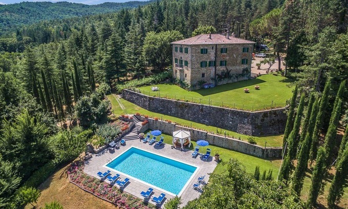 Ripoli House | Holiday house Monterchi for 1 - 12 persons with 6 bedrooms - Holiday home