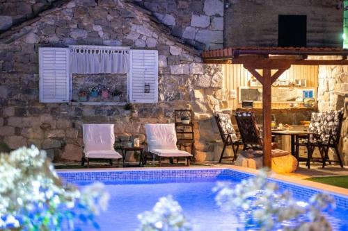 Srinjine Apartment | Holiday House near Split with heated pool