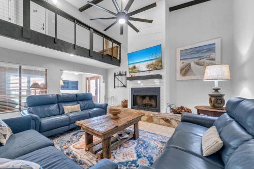 Crescent Beach House | Holiday House