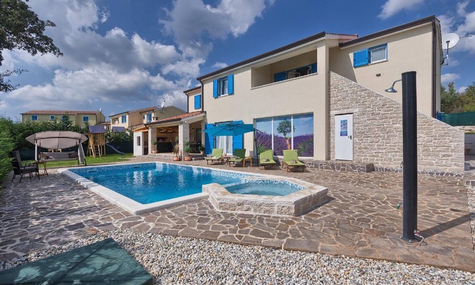 Muzini House | Holiday house Zminj for 1 - 11 persons with 5 bedrooms - Holiday home