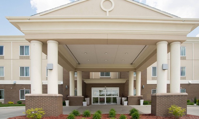 Albert Lea Hotel | Holiday Inn Express Hotel & Suites Albert Lea - I-35 by IHG