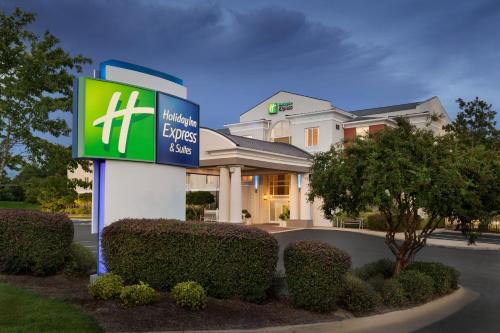 Auburn Hotel | Holiday Inn Express Hotel & Suites Auburn - University Area by IHG