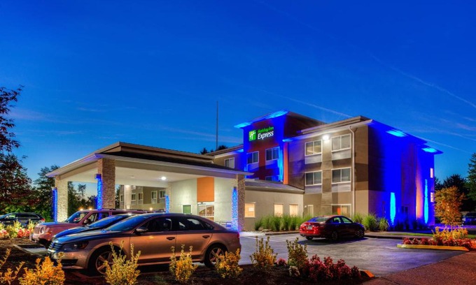 Newberg Hotel | Holiday Inn Express Newberg - Wine Country by IHG