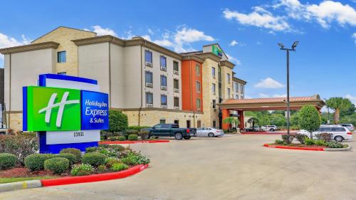 Houston Hotel | Holiday Inn Express & Suites Houston South - Near Pearland by IHG