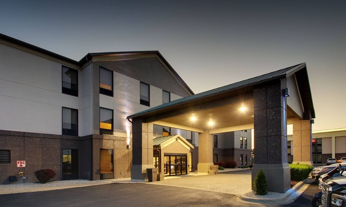 Lebanon Hotel | Holiday Inn Express & Suites Lebanon by IHG