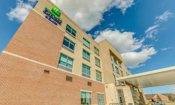 Okemos Hotel | Holiday Inn Express & Suites Okemos - University Area by IHG