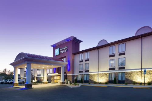 Waldorf Hotel | Holiday Inn Express - Waldorf by IHG
