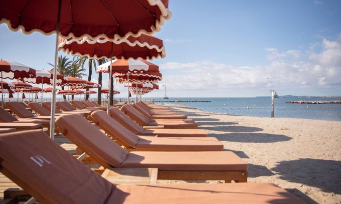 Saint-Laurent-du-Var Hotel | Holiday Inn Nice-Port St Laurent by IHG
