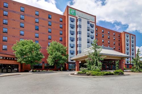 Windsor Hotel | Holiday Inn Windsor - Ambassador Bridge by IHG