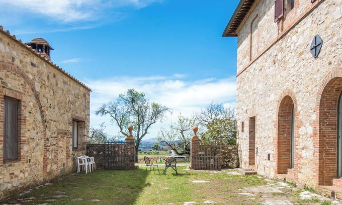 Ponte di Gabbiano Apartment | Holiday Home 'Casale' with Shared Pool, Shared Garden and Wi-Fi