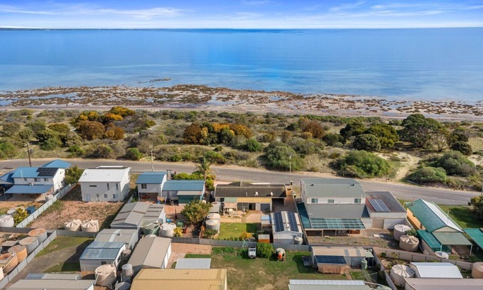 Minlacowie House | Holiday Magic - short walk to the beach - Off Peak special!