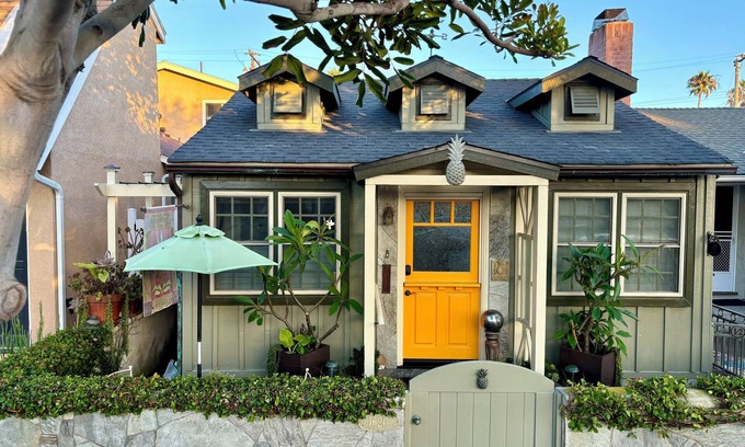 Old Towne House | Holiday's🎄@ Pineapple Bungalow. 🌊🏖️Steps to Ocean. RELAX & ENJOY😎 the beach. 🌊