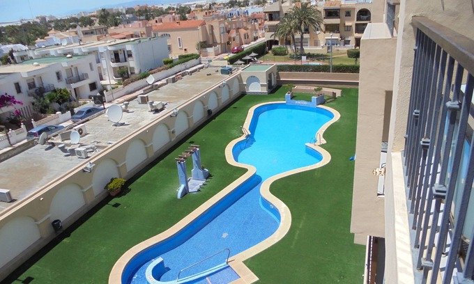 Roquetas de Mar Apartment | Holidays in South of Spain, swimming pool, free Wi-Fi, beach, golf 18 holes