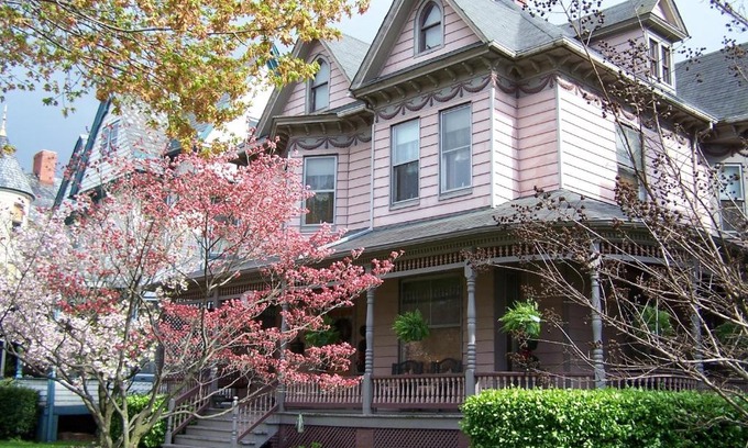 Frederick Bed & Breakfast | Hollerstown Hill Bed and Breakfast