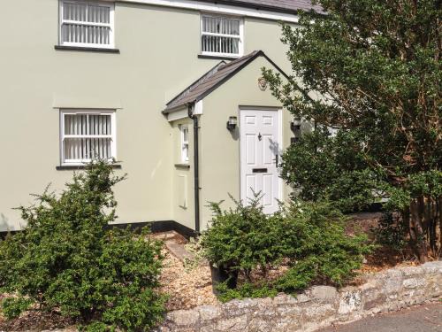 Angle House | Holly Cottage