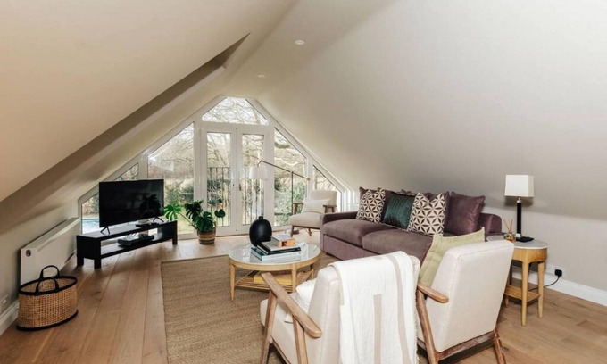 Turville House | Hollyhock Lodge in Southend
